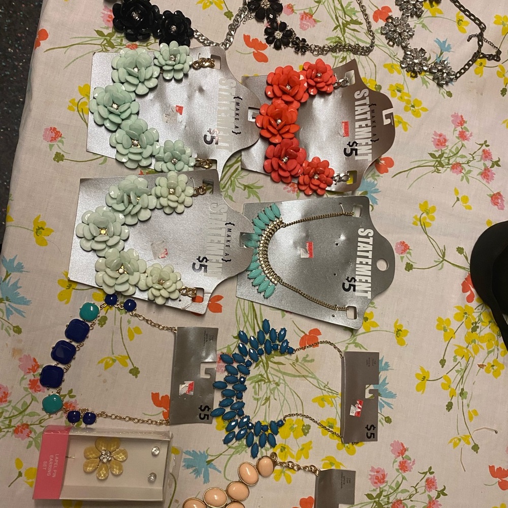 Lot of new with tags costume jewelry range 5 -38$ necklace, bracelet earring